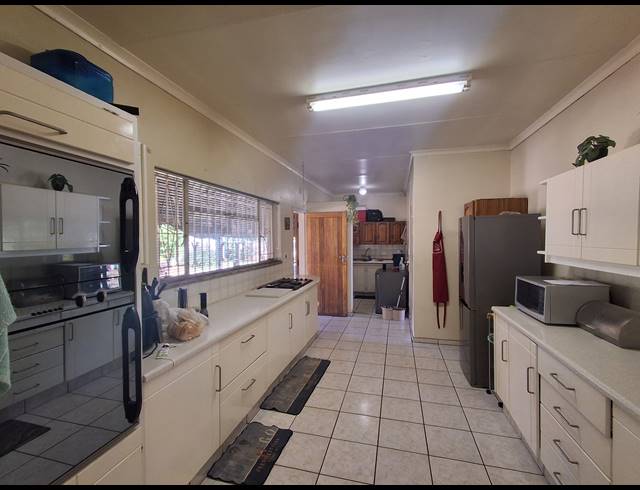4 BEDROOM FREESTANDING FOR SALE IN STILFONTEIN EXT 4